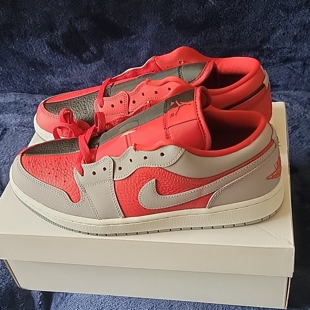 Sneakers - Picture 2 of 4